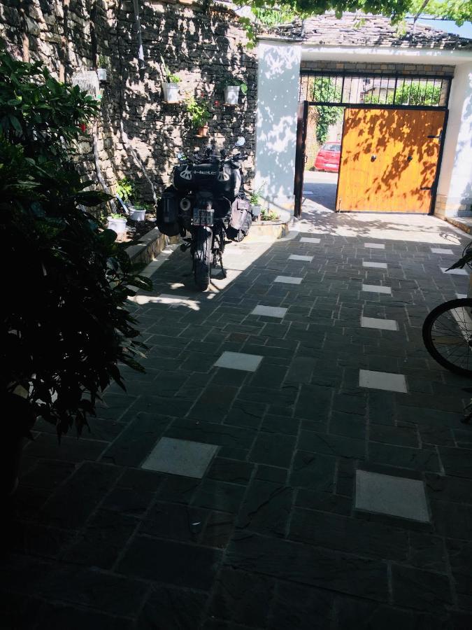 Kore Guest House Gjirokastër Exteriör bild