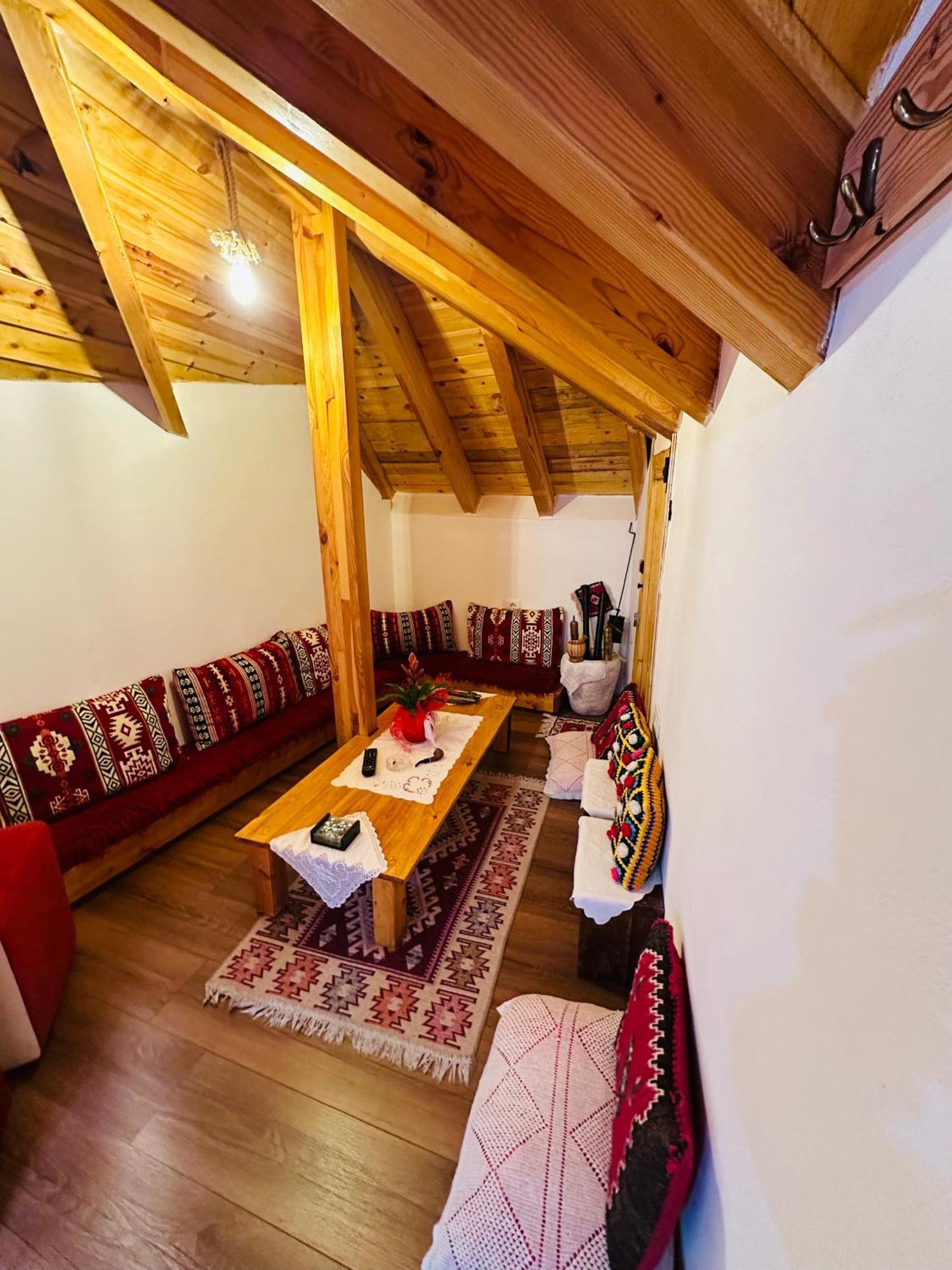 Kore Guest House Gjirokastër Exteriör bild