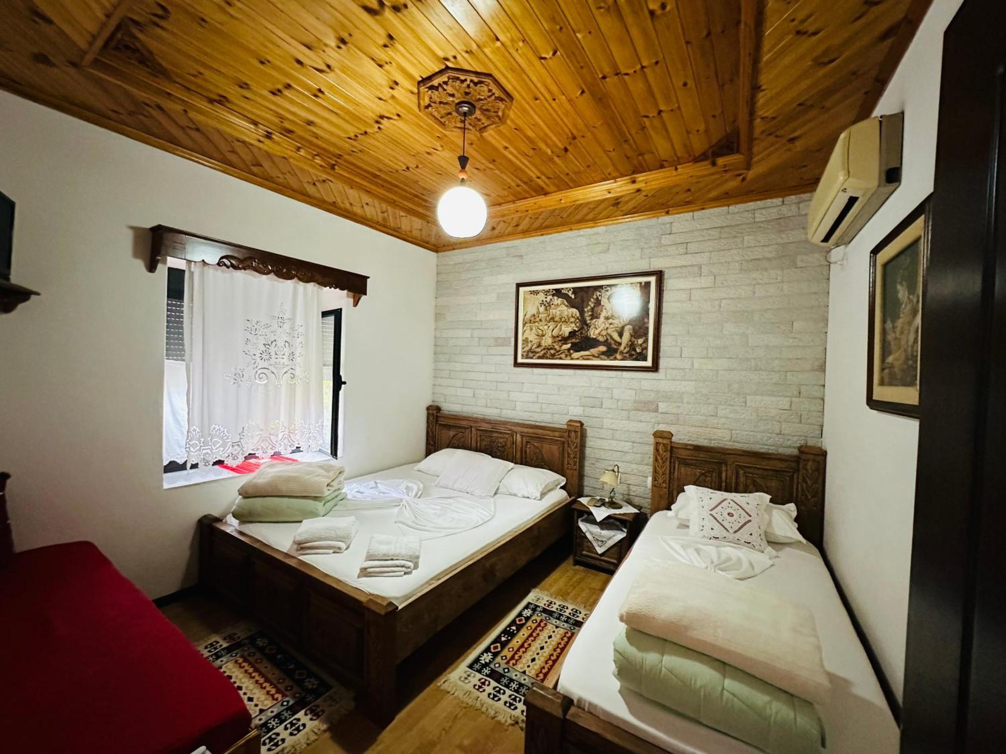 Kore Guest House Gjirokastër Exteriör bild